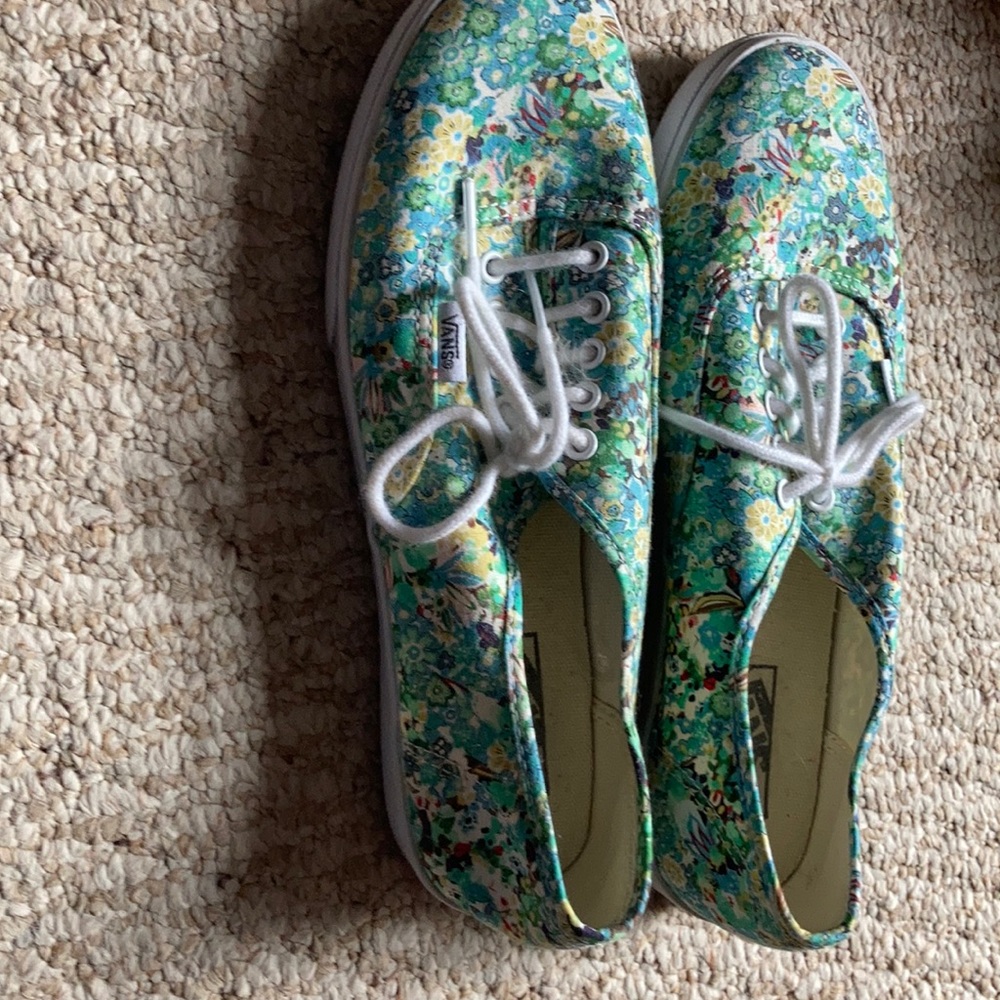 Flower pattern Vans